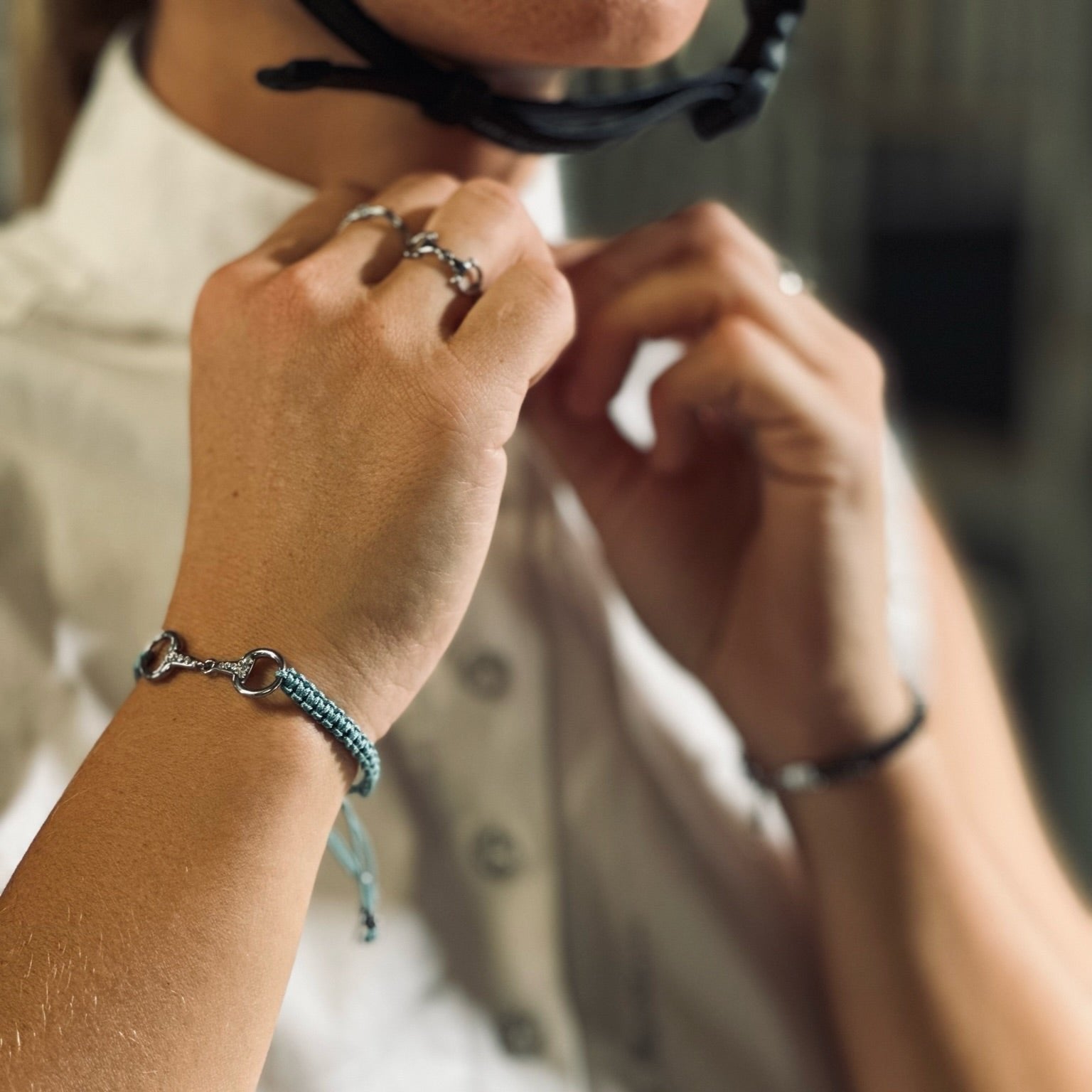 Takamaka - Bracciale in acciaio con morsetto e strass dorati