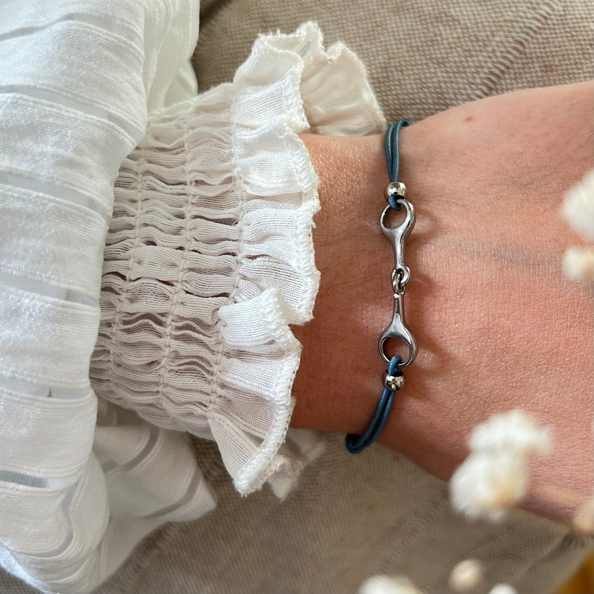 Leo - Elastic bracelet with bit