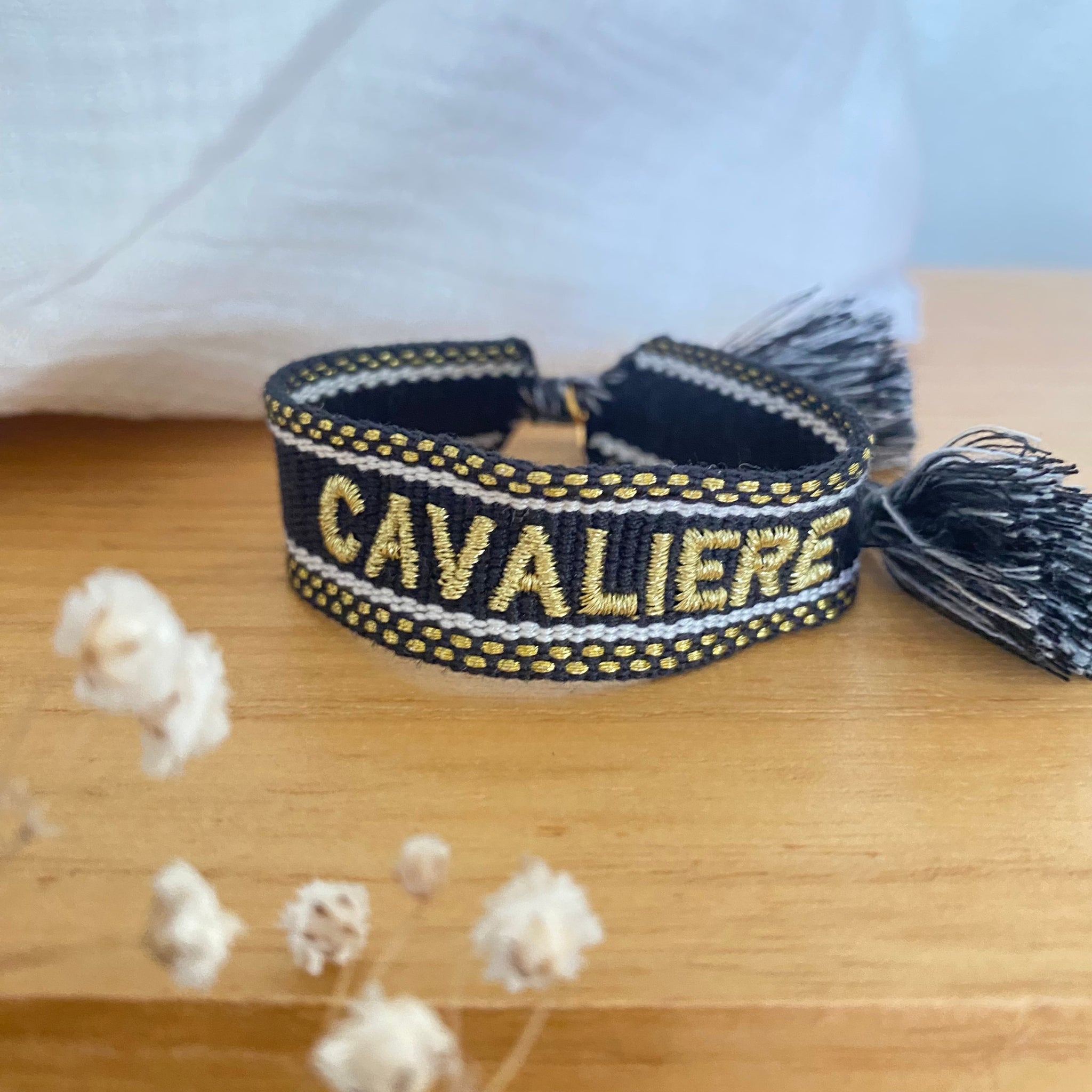 Bracelet Cavalière noir posé