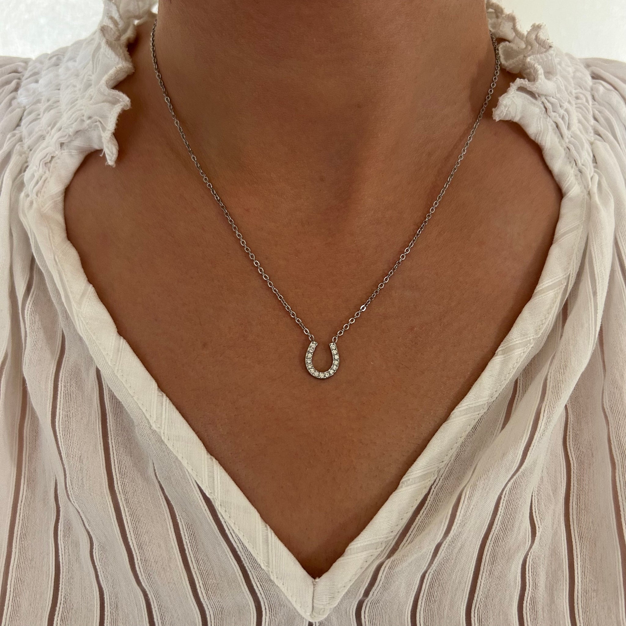 collier fiera strass acier porté