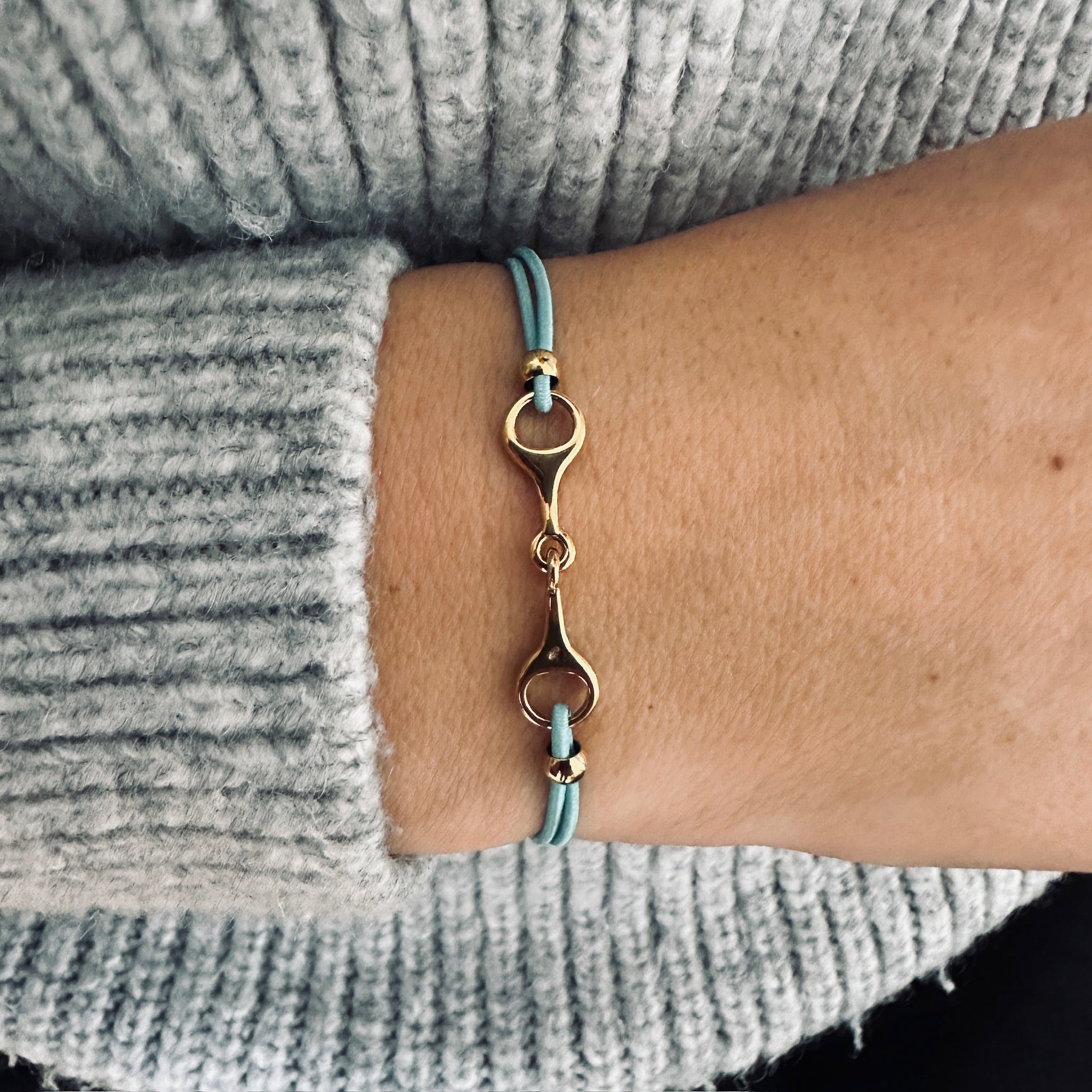 Pourquoi porter des bijoux équestres comme un collier cheval Pourquoi porter des bijoux équestres comme un collier cheval